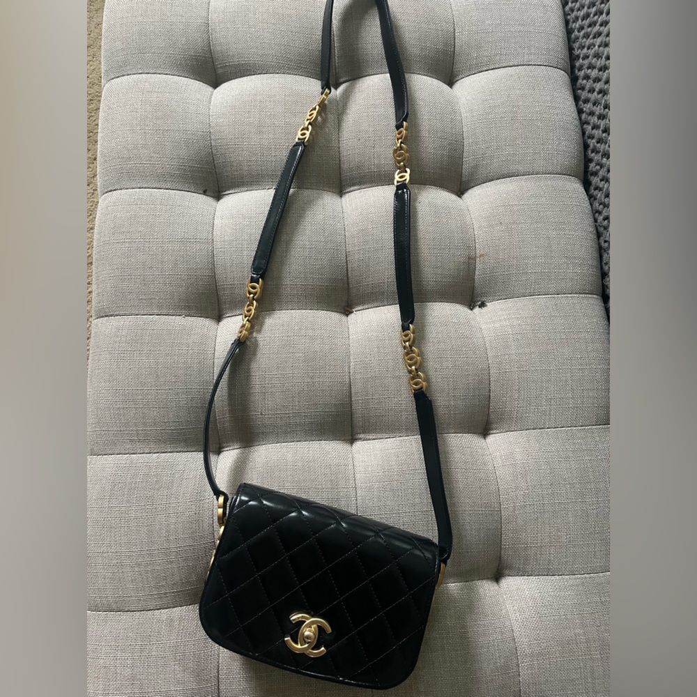 Chanel Bag (Mini Messenger Bag in Shiny Calfskin)